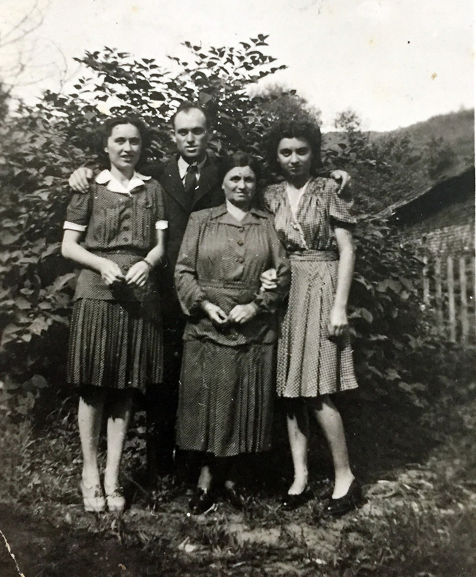 משפחת לוב לפני המלחמה. מימין לשמאל: גולדי, לייבה, שוני והלן (באדיבות המשפחה) (באדיבות המשפחה)