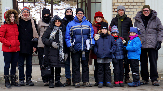 ילדיהם, נכדיהם וניניהם של הלן וגולדי לוב בטיול שורשים ברומניה (באדיבות המשפחה) (באדיבות המשפחה)