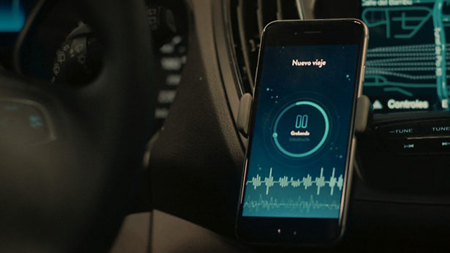 האפליקציה תקליט את תנועות הרכב המשפחתי ותעביר לעריסה (צילום: פורד) (צילום: פורד)