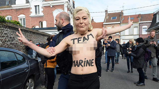 מחאה נגד לה פן בצרפת (צילום: AFP) (צילום: AFP)