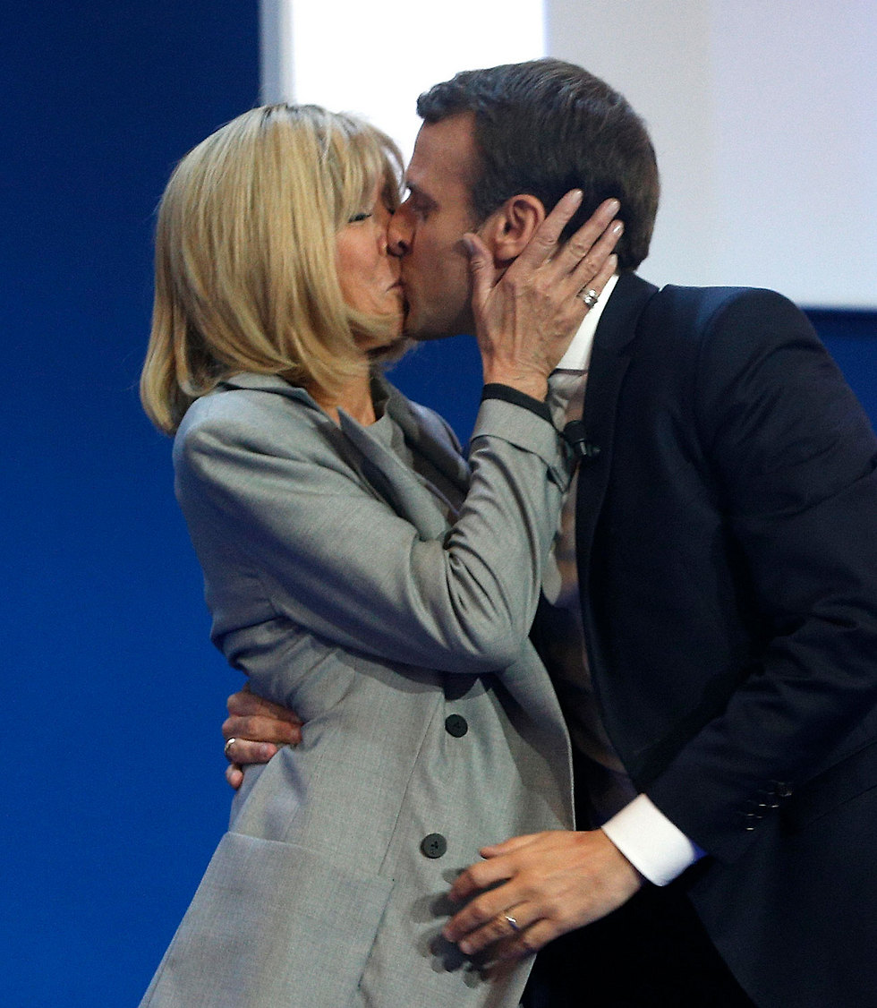 העוגן הרגשי של מועמד המרכז לנשיאות צרפת (צילום: AP) (צילום: AP)
