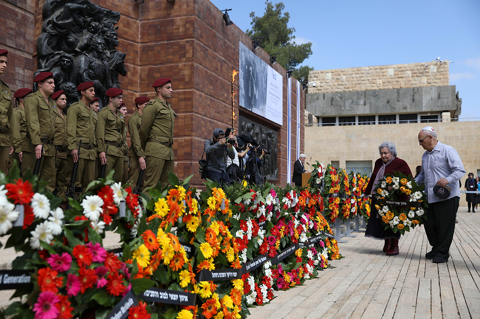 Wreath-laying ceremony at Yad Vashem (Photo: AP) (צילום: AP)