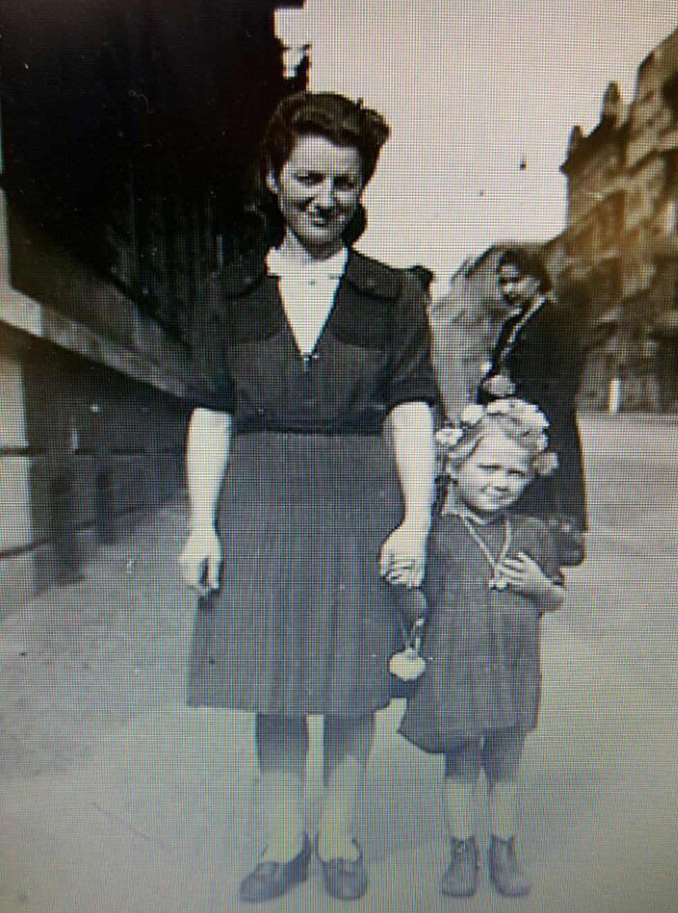 1945: רות ואמה בתום המלחמה (צילום: המרכז הרפואי-שיקומי רעות) (צילום: המרכז הרפואי-שיקומי רעות)