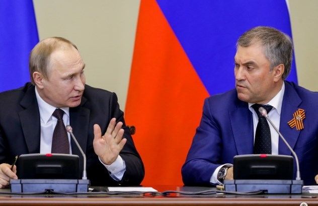 Путин и Володин. Фото: пресс-служба ГД РФ