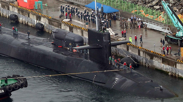 הצוללת האמריקנית בדרום קוריאה (צילום: AFP) (צילום: AFP)