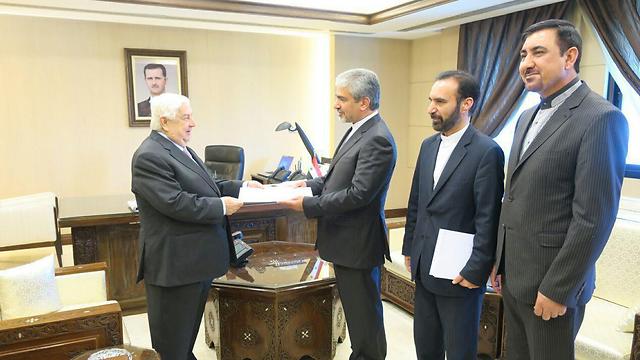 השגריר האיראני החדש (שני משמאל) בפגישתו עם שר החוץ הסורי ()