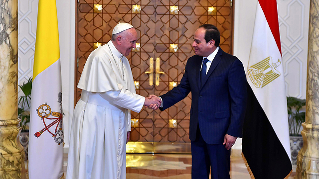 בפגישה עם נשיא מצרים, עבד אל-פתאח א-סיסי (צילום: EPA) (צילום: EPA)