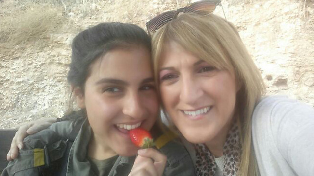 Hadar Cohen and her mother (Photo: Volcani Institute) (Photo: Volcani Institute)