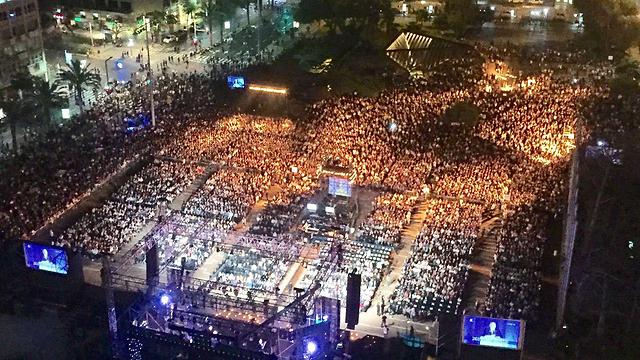 עשרות אלפים בטקס בכיכר רבין בתל אביב (צילום: דוברות עיריית תל אביב) (צילום: דוברות עיריית תל אביב)