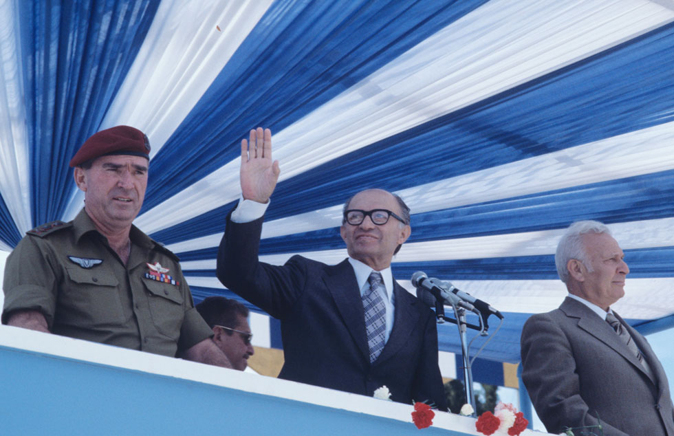 הנשיא אפרים קציר (מימין), ראש הממשלה מנחם בגין והרמטכ"ל רפאל איתן, 1978 (צילום: דוד רובינגר)
