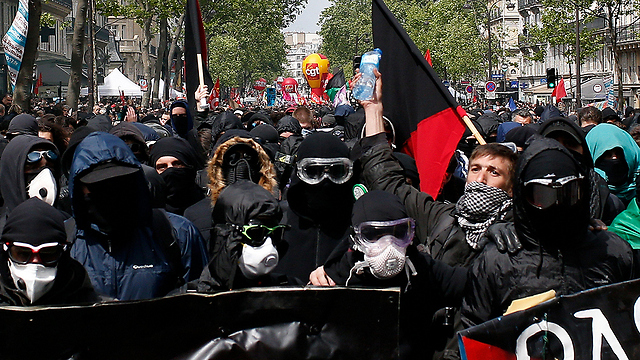 מחאה אלימה, שבוע בדיוק לבחירות בצרפת (צילום: רויטרס) (צילום: רויטרס)
