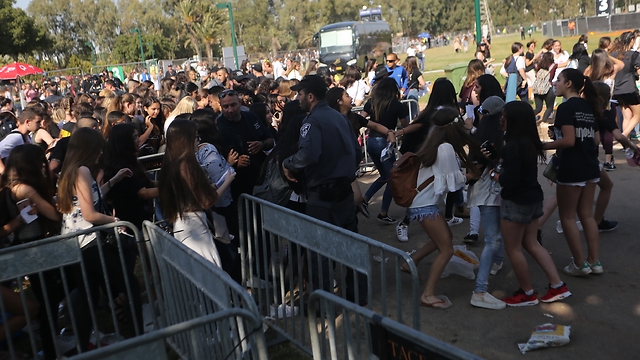 Перед концертом Джастина Бибера в Тель-Авиве. Фото: Ярон Бренер
