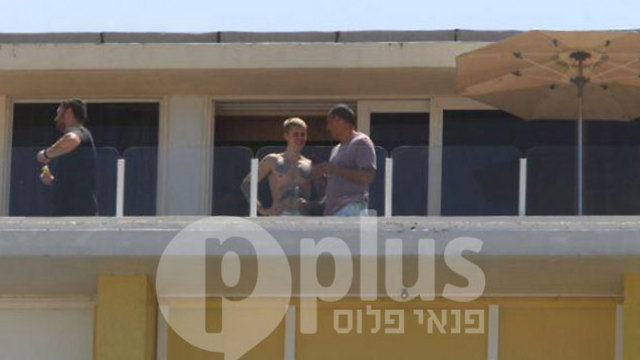 Bieber enjoying the Tel Aviv view (Photo: Motti Livton) (Photo: Motti Livton)