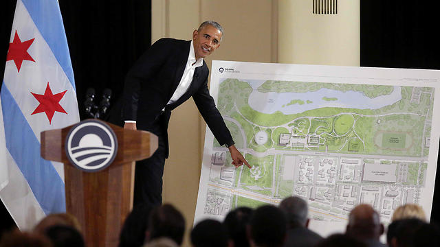 אובמה מציג את התוכניות של המרכז בשיקגו (צילום:AFP) (צילום:AFP)