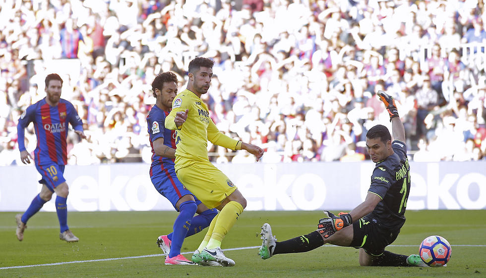 ניימאר כובש לזכות ברצלונה (צילום: AP) (צילום: AP)