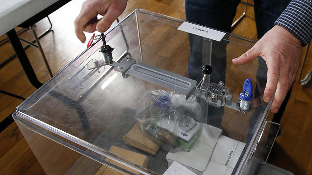 Polls ready for the second round (Photo: AP)