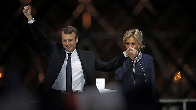 Macron and his wife at the celebration at the Louvre (Photo: Reuters)