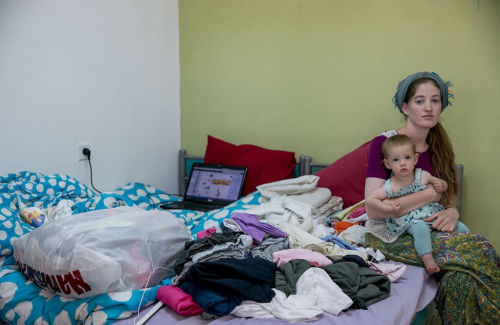 Amona evacuees live at a youth hostel in Ofra (Photo: Ohad Zwigenberg)