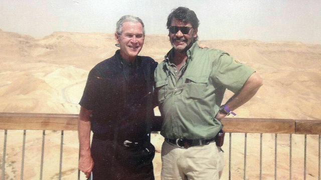 ג'ורג' בוש בביקורו במצדה (צילום: רשות הטבע והגנים) (צילום: רשות הטבע והגנים)