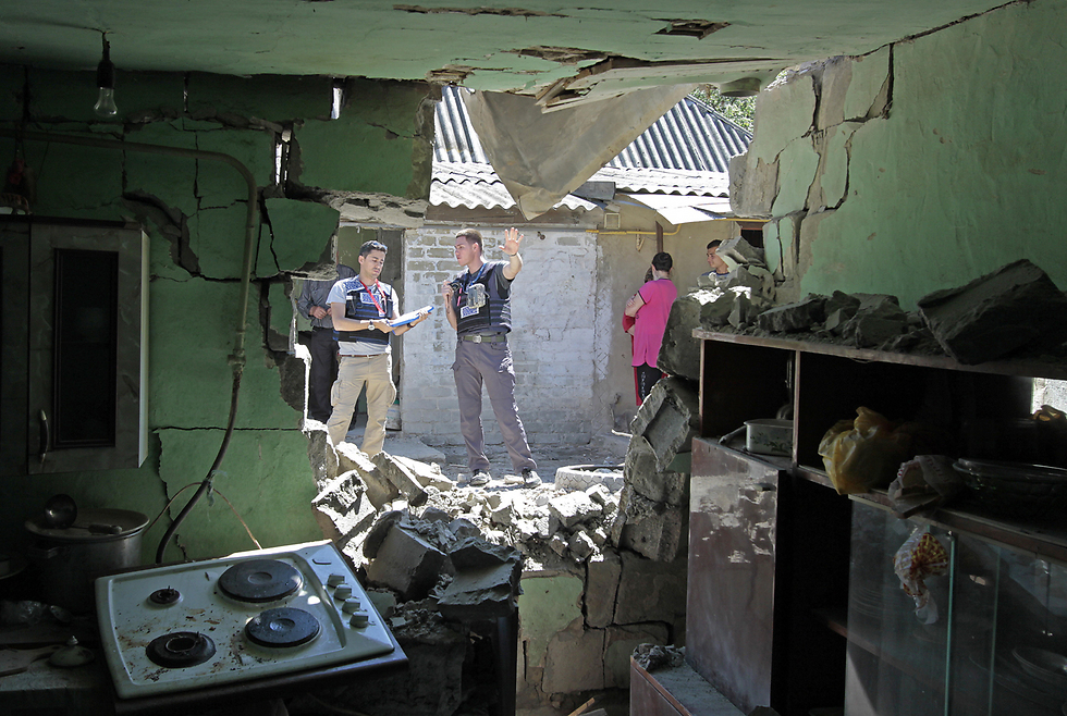 בית שהופגז בדונייצק במזרח אוקראינה (צילום: MCT) (צילום: MCT)