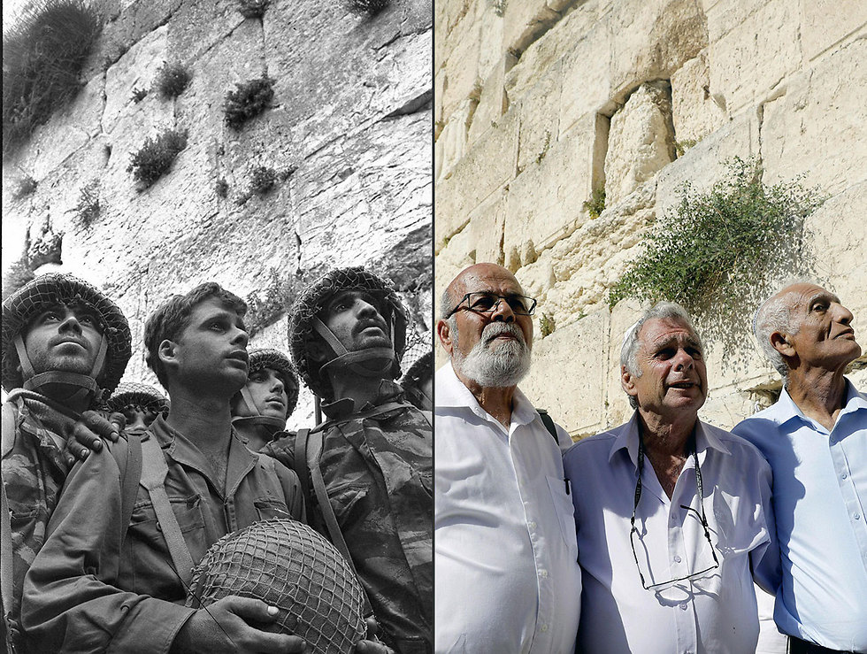Слева- знаменитое фото "Десантники у Стены плача во время Шестидневной войны" (автор - Давид Рубингер), справа - те же десантники спустя полвека (фото AFP(