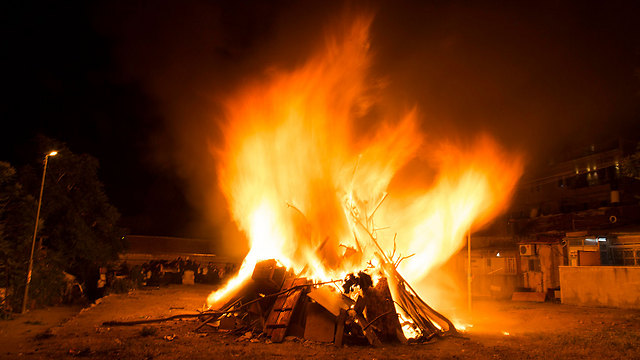 Lag B'Omer bonfire (Photo: EPA)