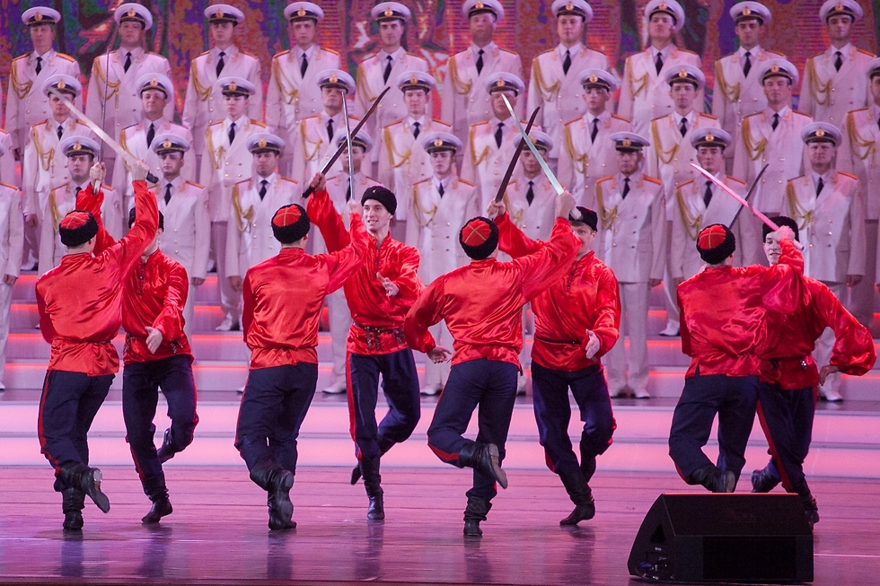 מוסד מפואר. מקהלת הצבא האדום בהופעה (צילום: יח"צ) (צילום: יח