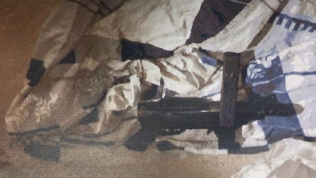 רובה "קארל גוסטב" שנתפס בידי החוליה (צילום: תקשורת שב״כ) (צילום: תקשורת שב״כ)