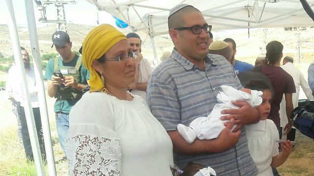 Natanlie Shmuel and her husband with their son (Photo: Har Hevron Regional Council)