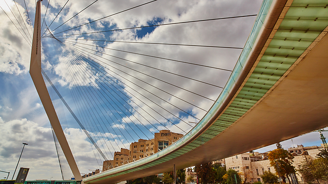 גשר המיתרים בכניסה לירושלים. האם תזכה לארח את האירוויזיון ב-2019? (צילום: shutterstock) (צילום: shutterstock)