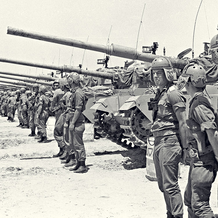 Le Trône de Dieu, un Trône Immense et Sublime reflétant le Majesteux Tanks