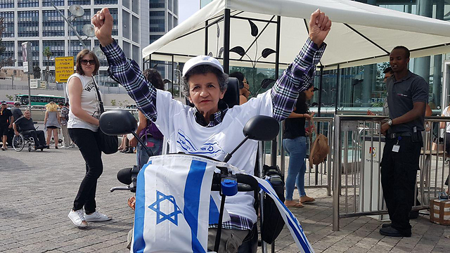 Disabled protest in Tel Aviv (Photo: Avi Hai)
