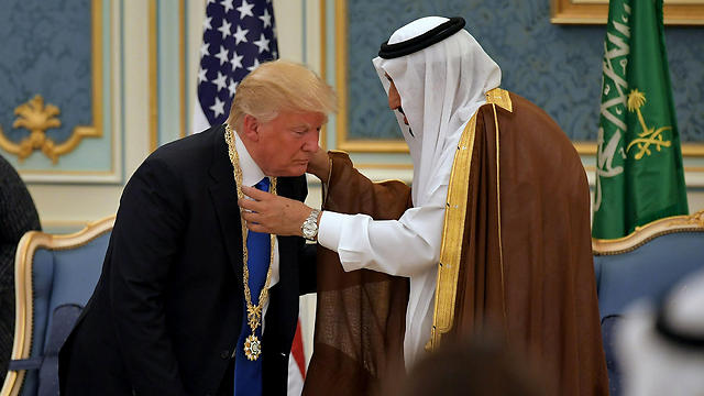 מקבל את מדליית הזהב (צילום: AFP) (צילום: AFP)