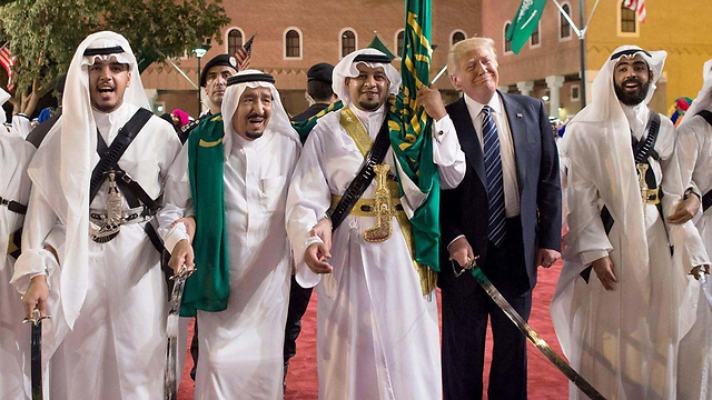Trump greeted by King Salman upon his arrival in Saudi (Photo: EPA)