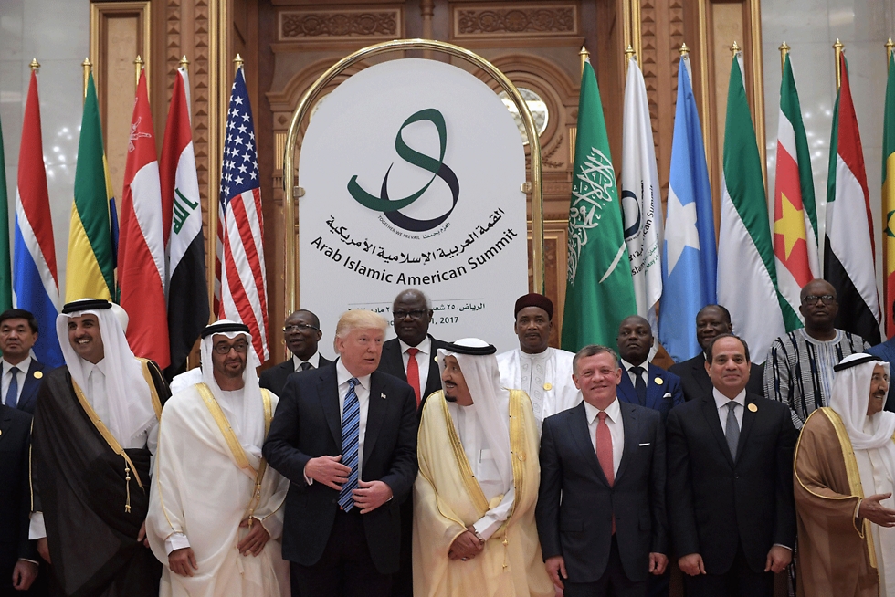 Дональд Трамп с лидерами арабских государств. Фото: AFP