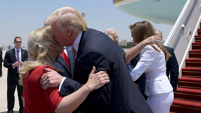 Поцелуй Трампа. Фото: Ави Охайон, ЛААМ
