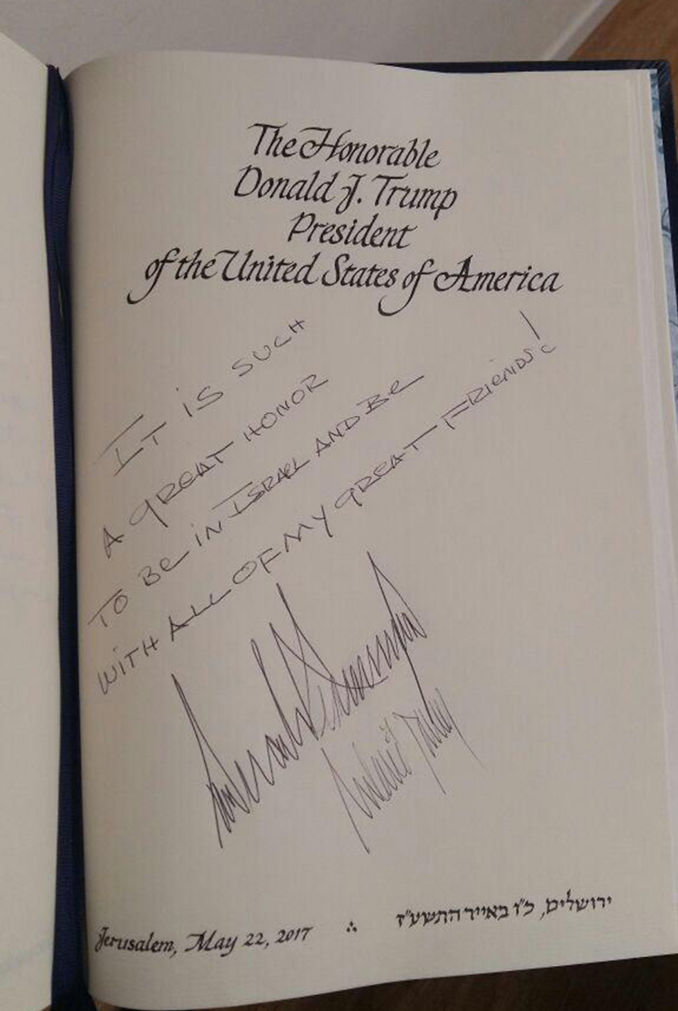 הקדשתו של טראמפ בספר האורחים בבית הנשיא ()