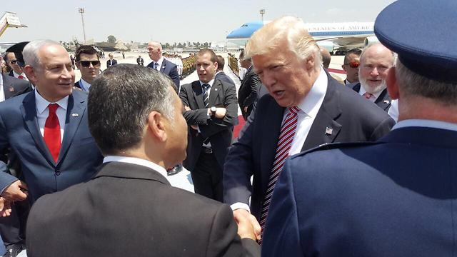 Mayor of Bat Yam sneaks in for a handshake with Trump (Photo: Tomer Shemesh) (Photo: Tomer Shemesh)