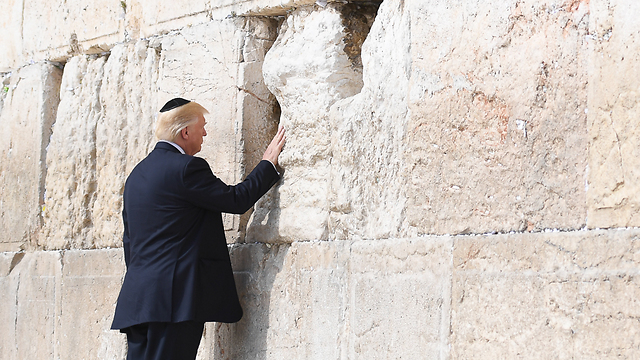 נשיא אמריקני מכהן ראשון המבקר בכותל (צילום: ישראל ברדוגו) (צילום: ישראל ברדוגו)