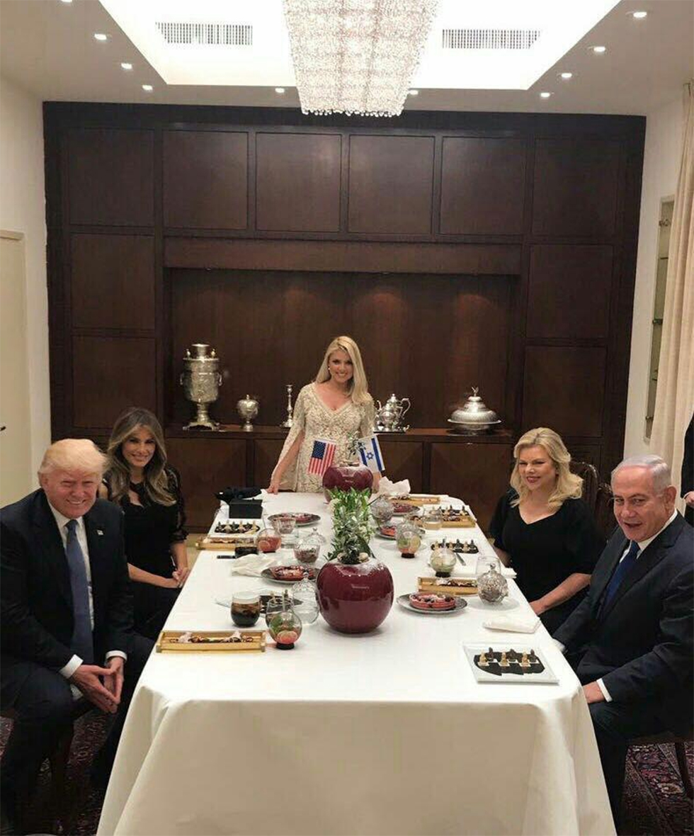 ארוחת ערב בשמונה עיניים במעון ראש הממשלה, ובסיומה הזמרת שירי מימון הגיעה לשיר לכבודו של טראמפ (צילום: לע"מ) (צילום: לע