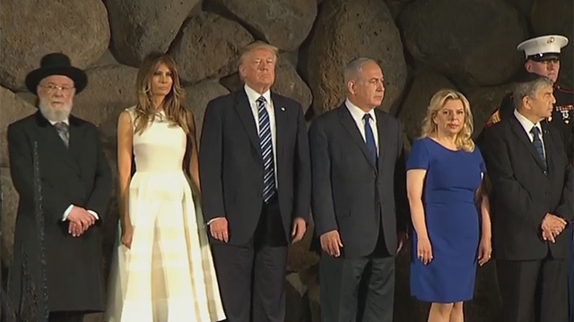 Trump at Yad Vashem, accompanied by First Lady Melania, Prime Minister Netanyahu and his wife Sara, Rabbi Israel Meir Lau and Yad Vashem chairman Avner Shalev.