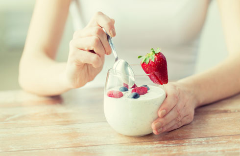 תהפכו את יחס החלב והפירות ותרוויחו (צילום: Shutterstock)