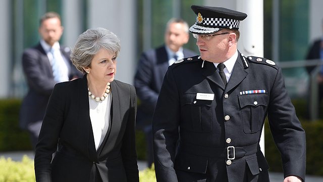UK PM Theresa May and Manchester and Manchester Police Chief Constable Ian Hopkins (Photo: AFP)