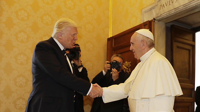 טראמפ והאפיפיור (צילום: AP) (צילום: AP)