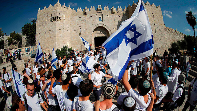 Right-wing protestors perform a dance of flags with in front of Damascus Gate (Photo: AFP)