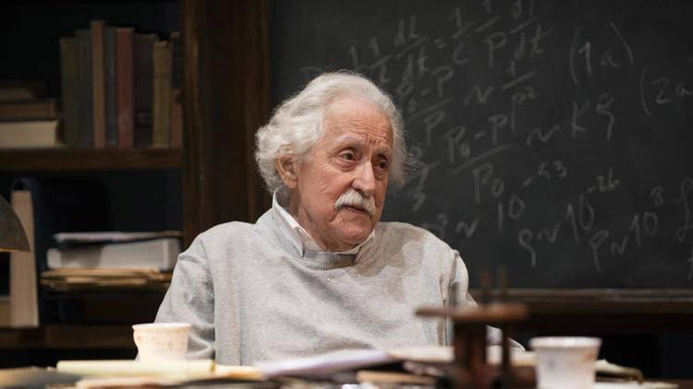 אלברט איינשטיין היה מתמוגג ממשחקו של מייק נוסבאום צילום: Michael Brosilow  ()