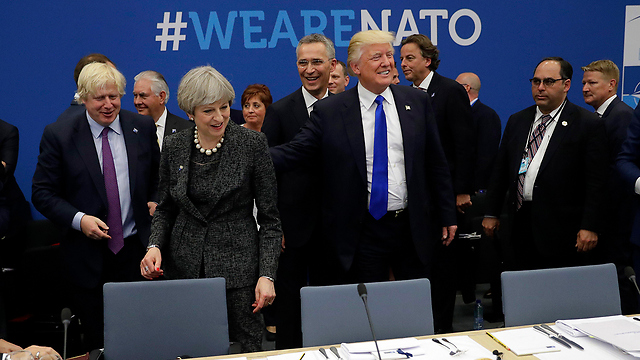 טראמפ ותרזה מיי, ראש ממשלת בריטניה (צילום: AP) (צילום: AP)