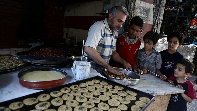 Ramadan sweets being sold in Damascus (Photo: Reuters)