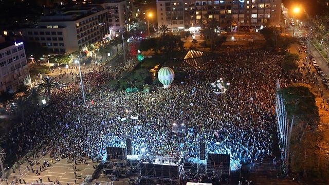 הפגנת השמאל בכיכר רבין בתל אביב (צילום: מוטי קמחי) (צילום: מוטי קמחי)
