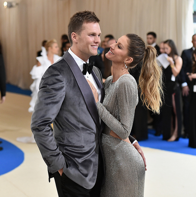 ככה נראית תמיכה. בונדשן וטום בריידי (צילום: Gettyimages) ככה נראית תמיכה. בונדשן וטום בריידי (צילום: Gettyimages)